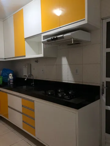 CASA 2 DORMITÓRIOS SENDO UMA SUITE E 2 VAGAS DE GARAGEM .