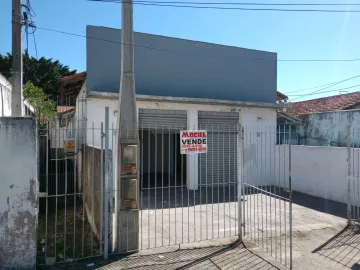 CASA COM EDICULA E PONTO COMERCIAL DE 28 METROS .