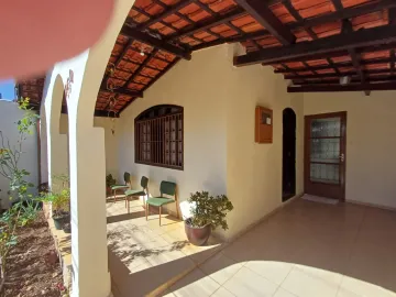 Casa térrea em excelente localização no bairro Monte Castelo