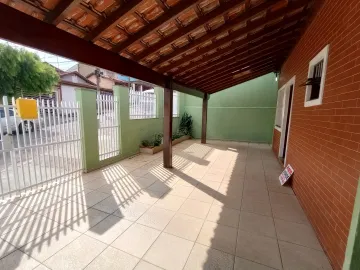 CASA 2 DORMITÓRIOS SENDO UMA SUITE COMODO PARA ESCRITÓRIO OU ESPAÇO BABY.