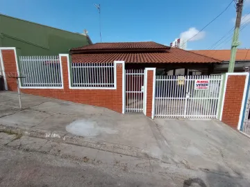 CASA 2 DORMITÓRIOS SENDO UMA SUITE COMODO PARA ESCRITÓRIO OU ESPAÇO BABY.