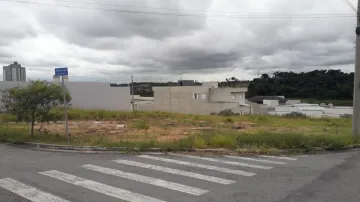 Lote de esquina plano e liberado para construir