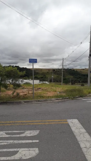 Lote de esquina plano e liberado para construir