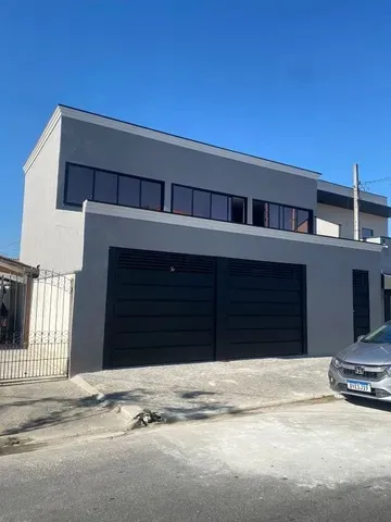 Sobrado Pq. Industrial - 4 dorm. sendo 2 suítes - 200m² - Churrasqueira e Edícula