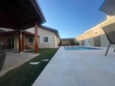 Condomínio Floradas da Serra! Belíssima casa totalmente térrea com 3 quartos, linda piscina, 2 vagas (permuta)