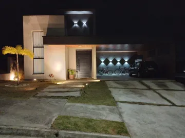 Deslumbrante Casa Térrea com Fino Acabamento no Condomínio Residencial Verana - A 10 Minutos do Centro!