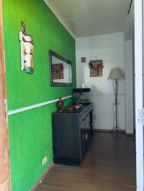 *Casa à Venda no Bairro Vila Maria: Simples e Bem Localizada*