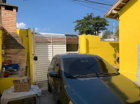 *Casa à Venda no Bairro Vila Maria: Simples e Bem Localizada*