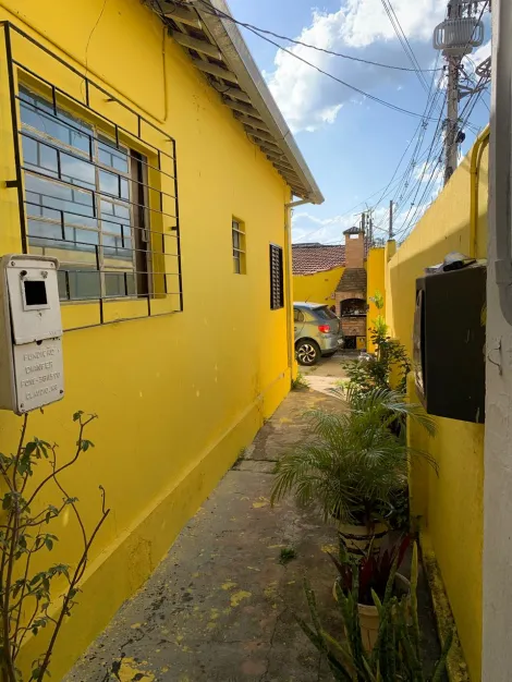 *Casa à Venda no Bairro Vila Maria: Simples e Bem Localizada*