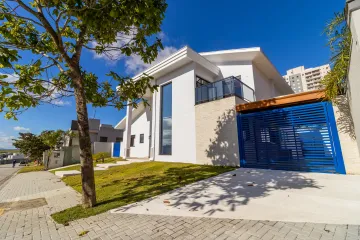 Casa dos Sonhos: 3 Suítes com Piscina e Conceito Aberto no Urbanova, São José dos Campos/SP