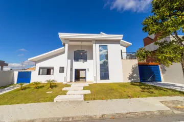 Casa dos Sonhos: 3 Suítes com Piscina e Conceito Aberto no Urbanova, São José dos Campos/SP