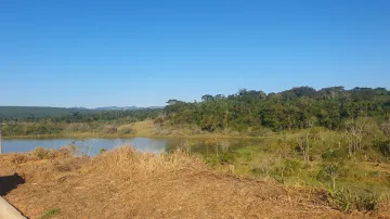 TERRENO EM CONDOMÍNIO FECHADO .