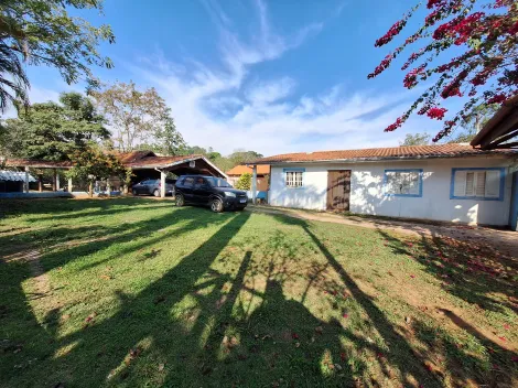 Chácara em Jambeiro 1.500m² com Piscina, Poço, Árvores Frutíferas, Chalé, Sauna, Capela e Muito Mais...