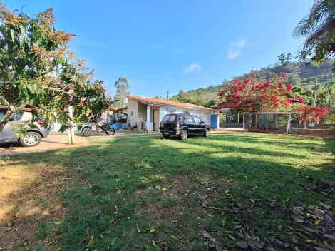 Chácara em Jambeiro 1.500m² com Piscina, Poço, Árvores Frutíferas, Chalé, Sauna, Capela e Muito Mais...