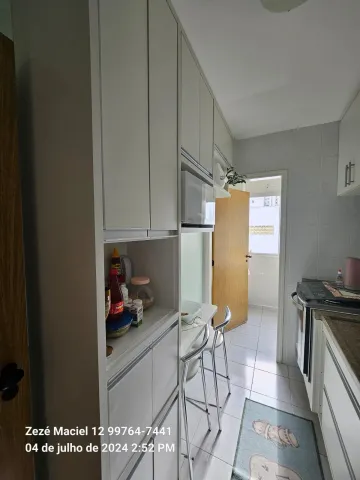 Apartamento com 3 Quartos e 2 banheiro à Venda, 78 m² por R$ 600.000