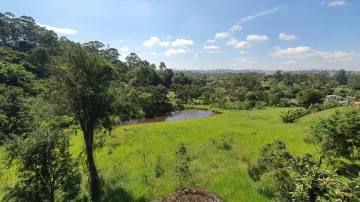 Área à venda em Volta Fria, Mogi das Cruzes/SP As casas de madeira são confortáveis e bem equipadas. Podem ser usadas comercialmente.