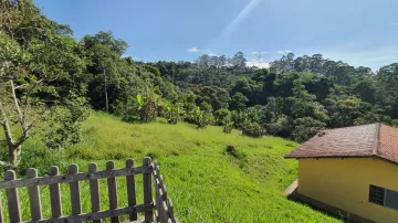 Área à venda em Volta Fria, Mogi das Cruzes/SP As casas de madeira são confortáveis e bem equipadas. Podem ser usadas comercialmente.