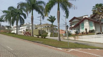 `Exclusiva Mansão no Residencial Jaguary: Luxo, Privacidade e Vista Deslumbrante em Cada Canto`