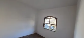 CASA TERREA, ESPAÇOSA,  COM QUINTAL SALA COM LAREIRA,  3 DORMITORIOS, 1 SUITE,3 GARAGENS, EXCELENTE LOCALIZAÇÃO PROXIMA DE COMERCIO EM GERAL, PONTO ONIBUS.