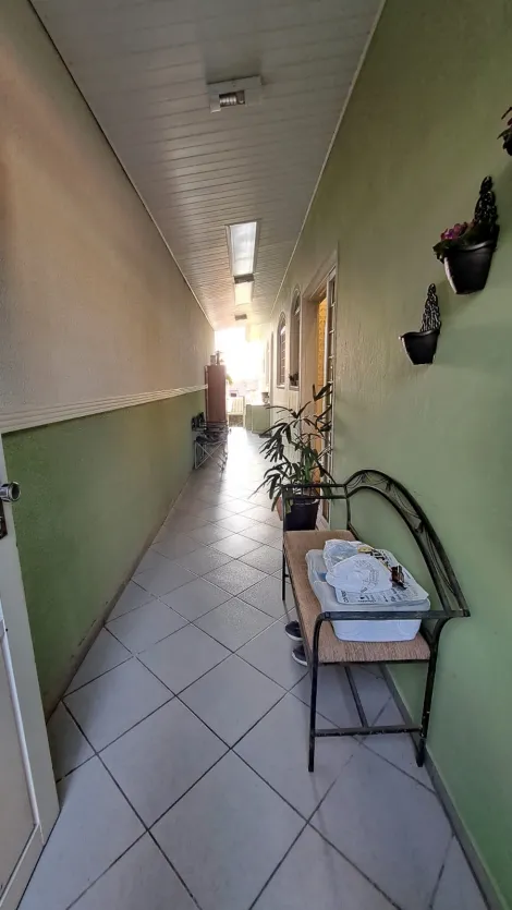 Vende/Permuta por Apto, Linda casa 2 quartos, no Jardim Limoeiro