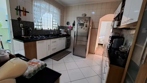 Vende/Permuta por Apto, Linda casa 2 quartos, no Jardim Limoeiro