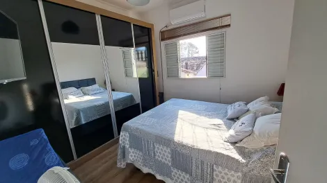 Vende/Permuta por Apto, Linda casa 2 quartos, no Jardim Limoeiro