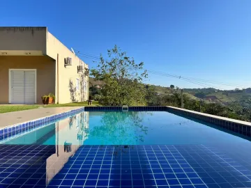 Chácara dos Sonhos à Venda em Igaratá - Casa com Piscina e Vista para o lago!