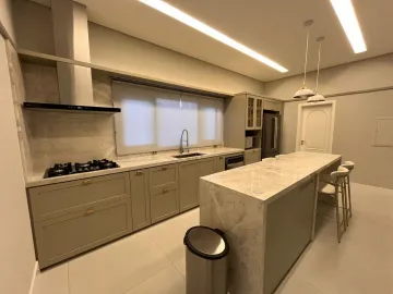 Encante-se com esta Residência de Luxo no Altos da Serra II em Urbanova