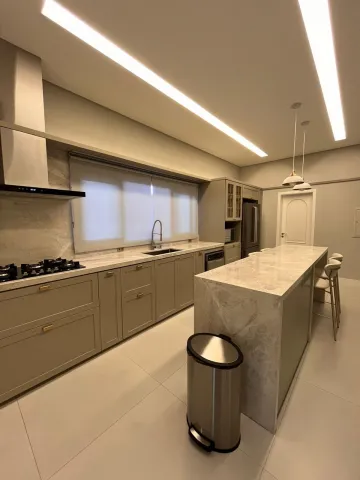 Encante-se com esta Residência de Luxo no Altos da Serra II em Urbanova