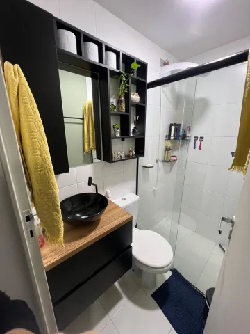 APARTAMENTO 2 DORMITÓRIOS COM ARMARIOS PLANEJADOS.