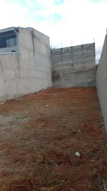 Oportunidade Única: Terreno 100% Murado com Portão no Prestigiado Bairro Setville!