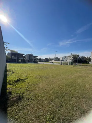 Exclusividade e Privacidade no Golfe 3: Terreno de Esquina com Projeto Aprovado Grátis!