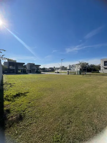 Exclusividade e Privacidade no Golfe 3: Terreno de Esquina com Projeto Aprovado Grátis!