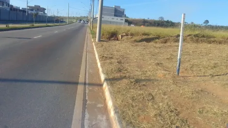 ótimo terreno comercial em av. em frente ao condomínio Aruanã