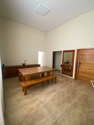 CASA EM EXCELENTE CONDOMÍNIO