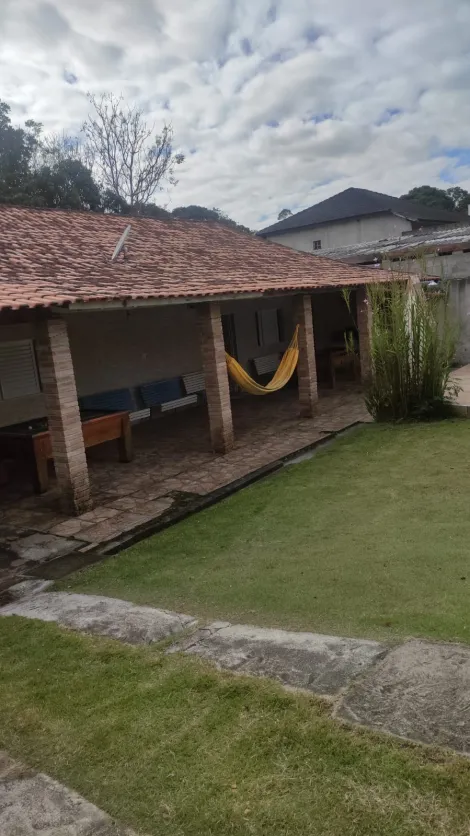 CHÁCARA COM PISCINA, AREA GOURMET COM CHURRASQUEIRA, FOGÃO A LENHA E FORNO DE PIZZA, CASA TÉRREA COM 3 DM, 20 VAGAS GARAGEM, ACEITA PERMUTA