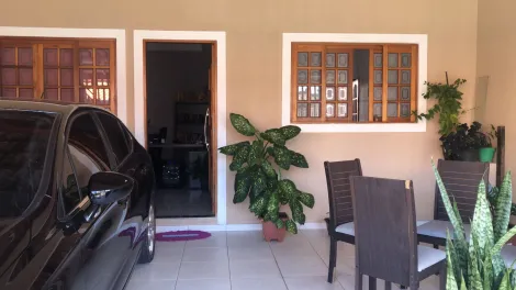 Casa com 2 Quartos e 2 banheiros à Venda, 80 m² por R$ 390.000