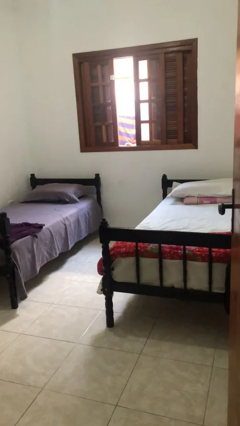 Casa com 2 Quartos e 2 banheiros à Venda, 80 m² por R$ 390.000