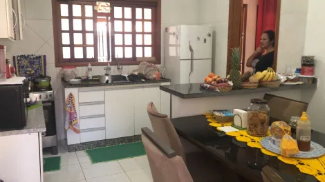 Casa com 2 Quartos e 2 banheiros à Venda, 80 m² por R$ 390.000