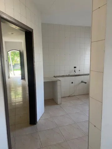 CHACARA COM 2.100M2, COM CASA COM 2 DM, SUITE, VÁRIAS ARVORES