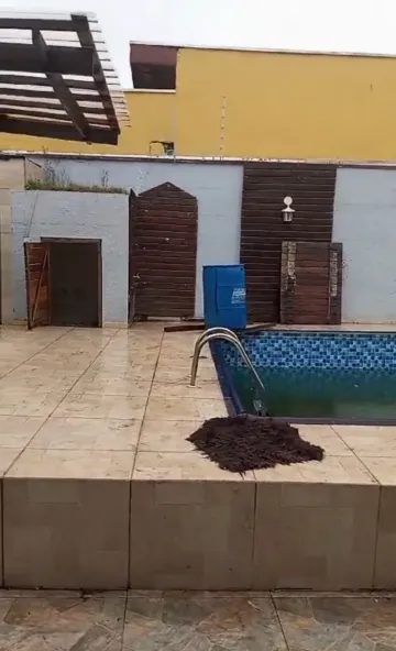 Sobrado amplo com piscina