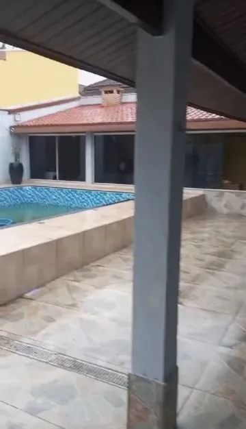 Sobrado amplo com piscina