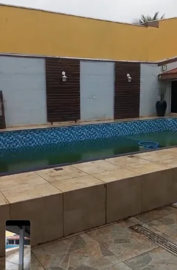 Sobrado amplo com piscina