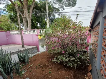 CASA NO JARDIM SATÉLITE TERRENO INTEIRO