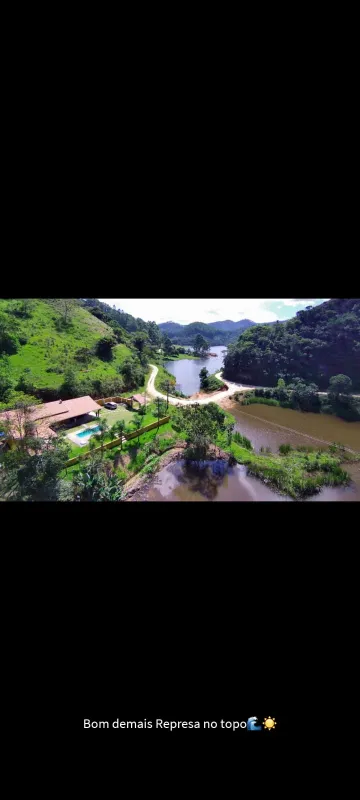 Linda chacara a beira da represa para quem procura um local para descanso ou moradia