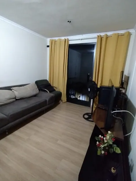 apartamento reformado ,piso laminado na sala e corredor .quartos ,sala e cozinha piso novo e no banheiro também acabamento em gesso . porta blindex na sala ármario planejado no quarto.