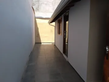 CASA COM PONTO COMERCIAL NA FRENTE