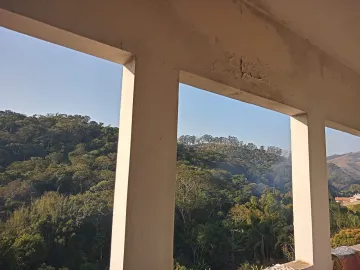 CASA EM PARAIBUNA COM PONTE DE COMERCIO.