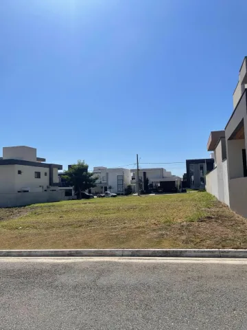 Lote de terreno no condomínio Aruanã