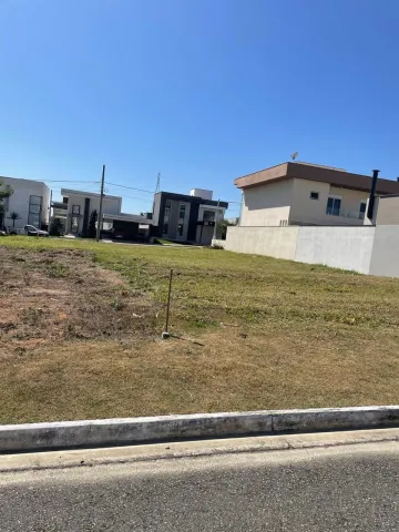 Lote de terreno no condomínio Aruanã